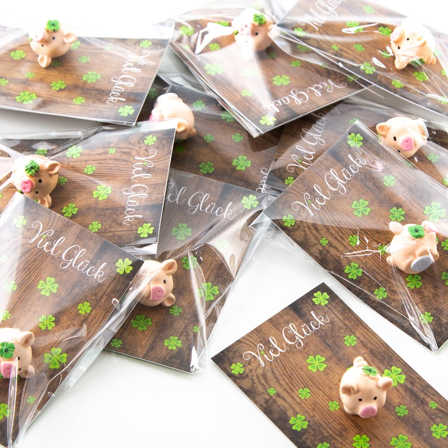 Logbook publisher Small Favors Lucky Charm + Card Many Happy Gold Green – Give-Away Party Bag Christmas New Year Examination