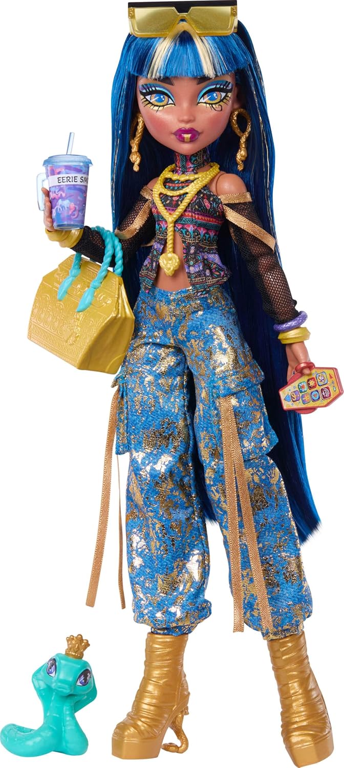 Monster High Kısa bluz ve altın rengi detaylı kot kargo pantolon giyen Monster High Cleo De Nile bebek, evcil yılanı Hissette ve salata, smoothie ve çanta gibi 7 aksesuar, JHK32